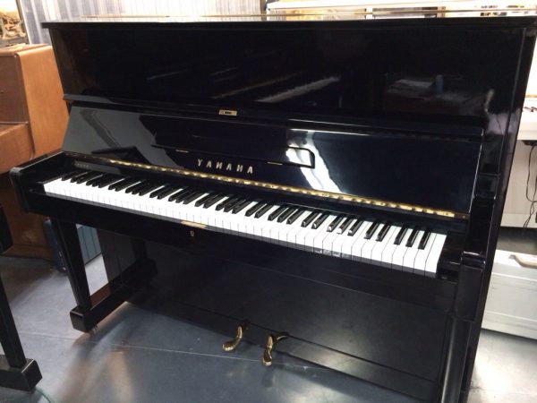 YAMAHA U1D