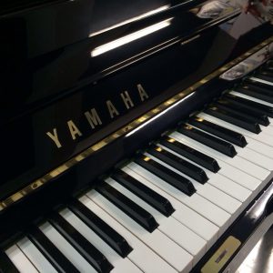 YAMAHA U1A