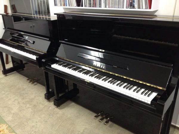 YAMAHA U3M