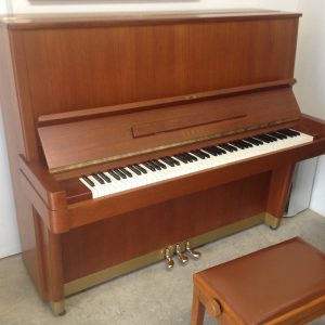 YAMAHA U7