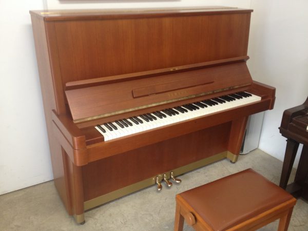 YAMAHA U7