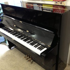 YAMAHA U1E