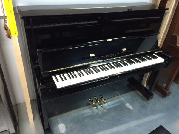 YAMAHA U1H