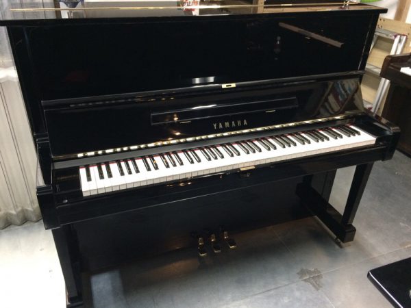 YAMAHA U1H