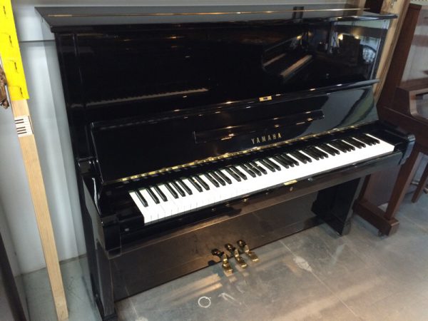 YAMAHA U2H