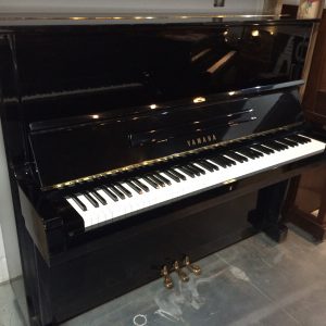 YAMAHA U2