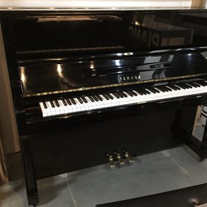 YAMAHA U1H