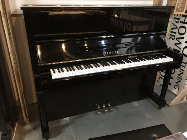 YAMAHA U1H