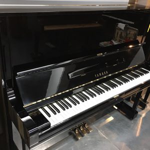 YAMAHA U3H