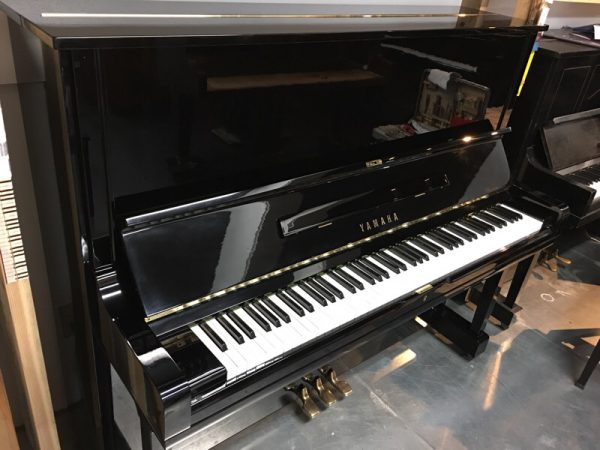 YAMAHA U3H