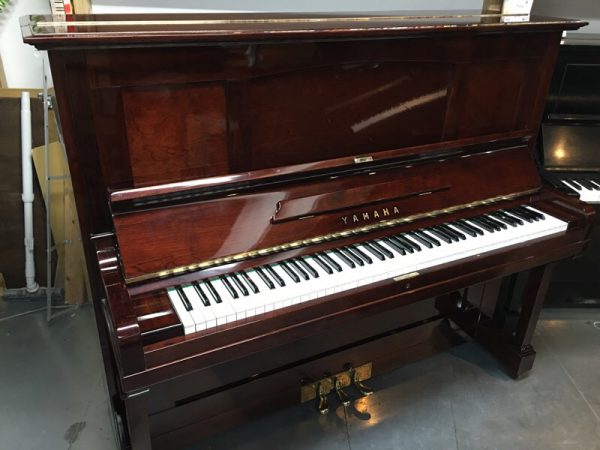 YAMAHA U3