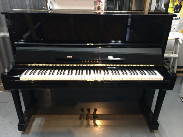 YAMAHA U1A