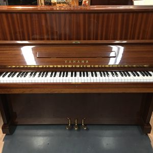 YAMAHA U1E