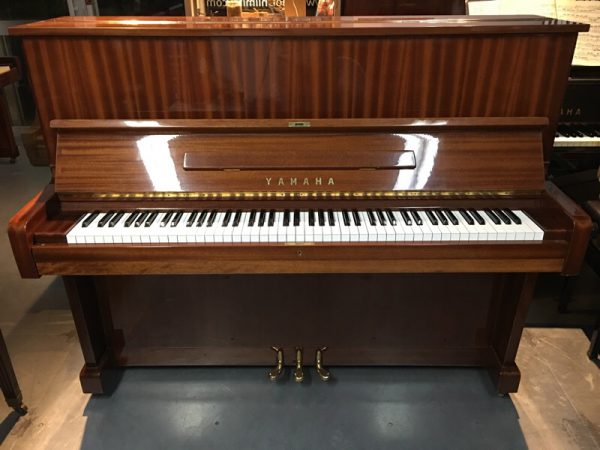 YAMAHA U1E