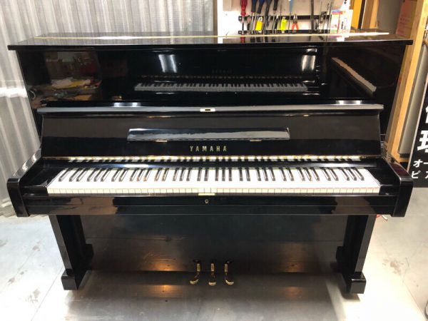 YAMAHA U1E